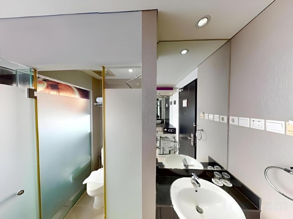G Suites Hotel By Amithya Surabaya Exterior foto